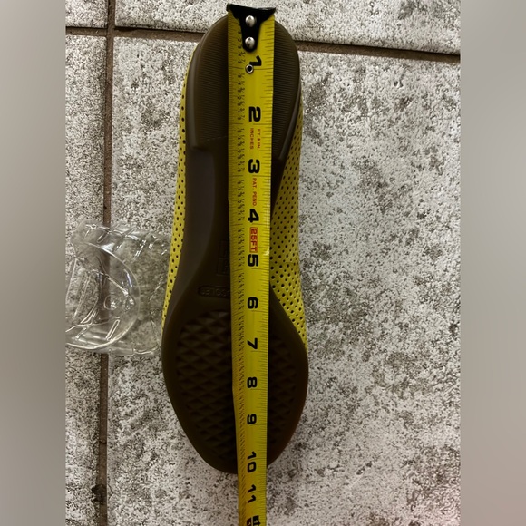 Aerosols Yellow-Green Flats - Picture 6 of 14